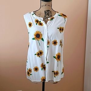 🌻Como Blu sleeveless blouse